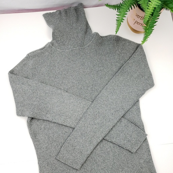 GAP Sweaters - ⬇️Price Drop GAP Gray Ribbed Turnelneck